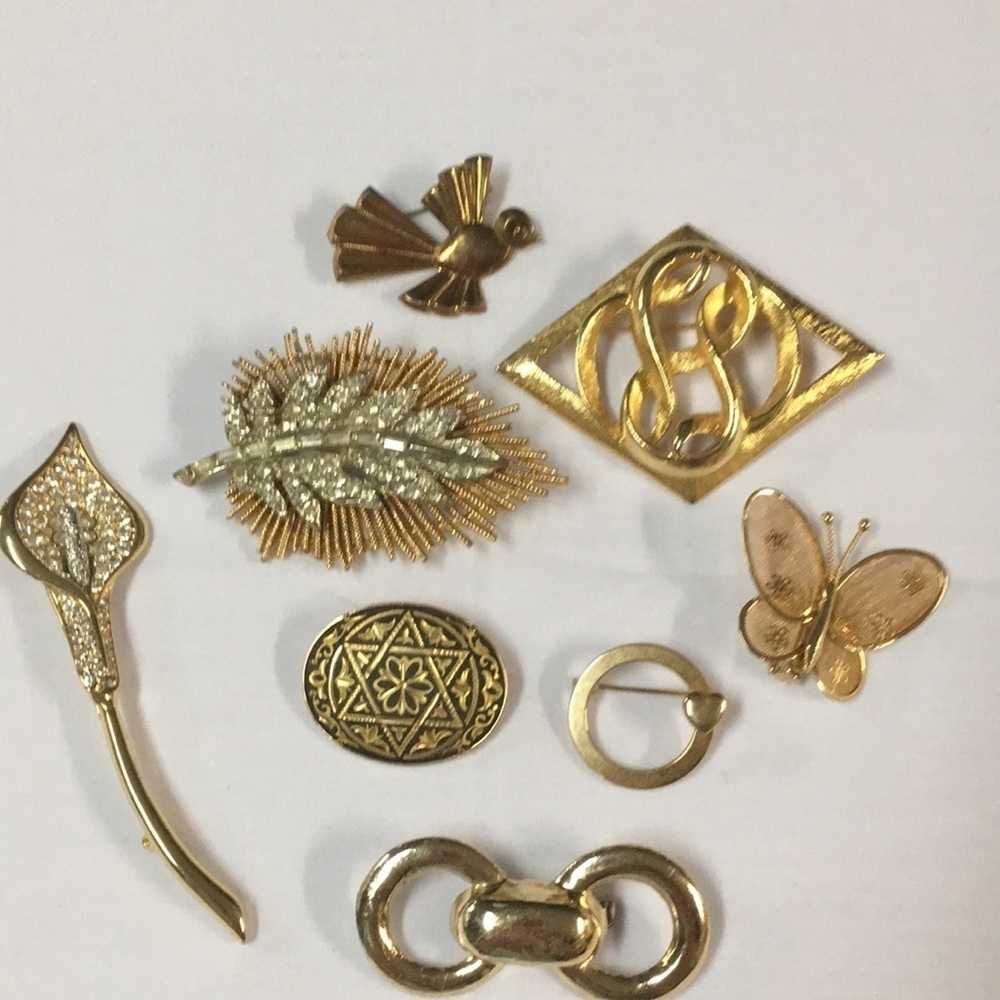 Set of 8 Vintage Brooches (N)